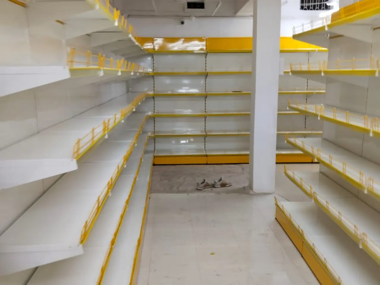 662106525_display racks  installation phulvari,  patna2.webp